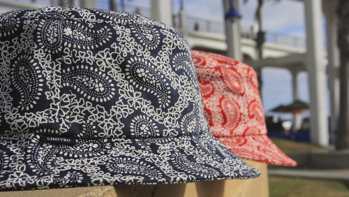 deadlineltd_paisly_buckethat_navy_red